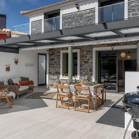 Nyaraló Island Roots By An Island