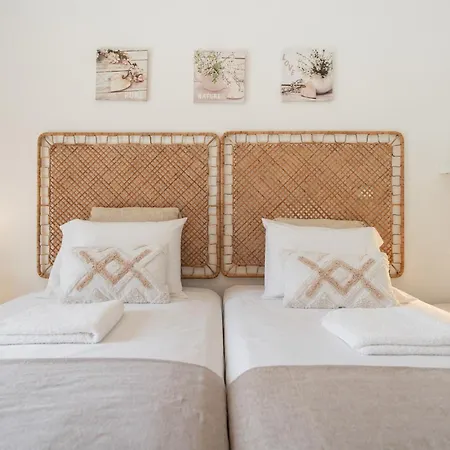 Nyaraló Island Roots By An Island *