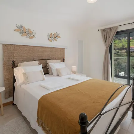 Nyaraló Island Roots By An Island *