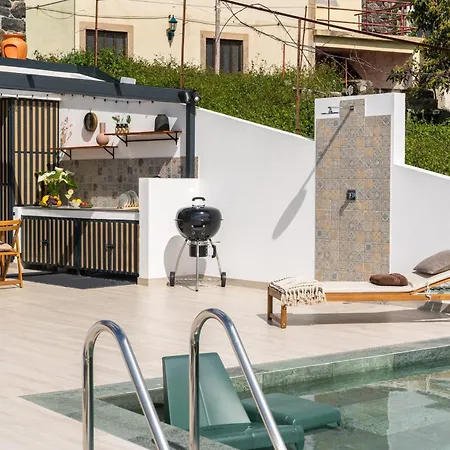 Island Roots By An Island Tatil Evi