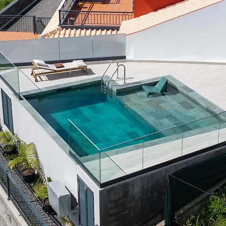 Island Roots By An Island * 卡列塔