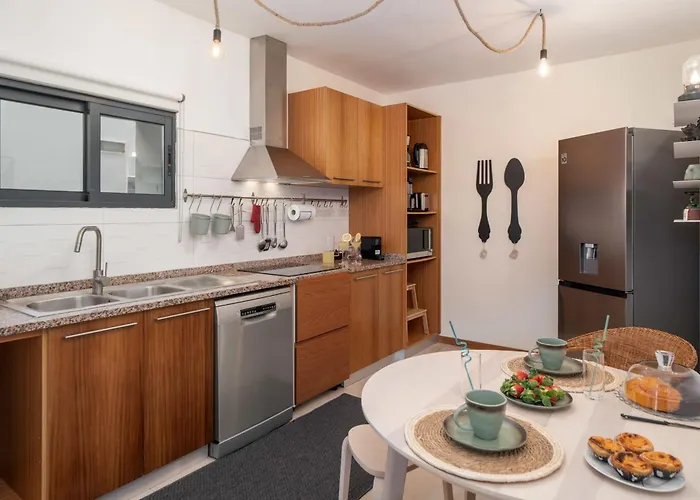 Island Roots By An Island Ferienhaus Calheta (Madeira)